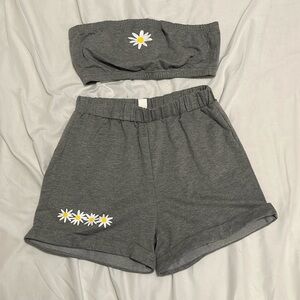 3/$30 NWOT Daisy Sweatshort and Bandeau Top set size small